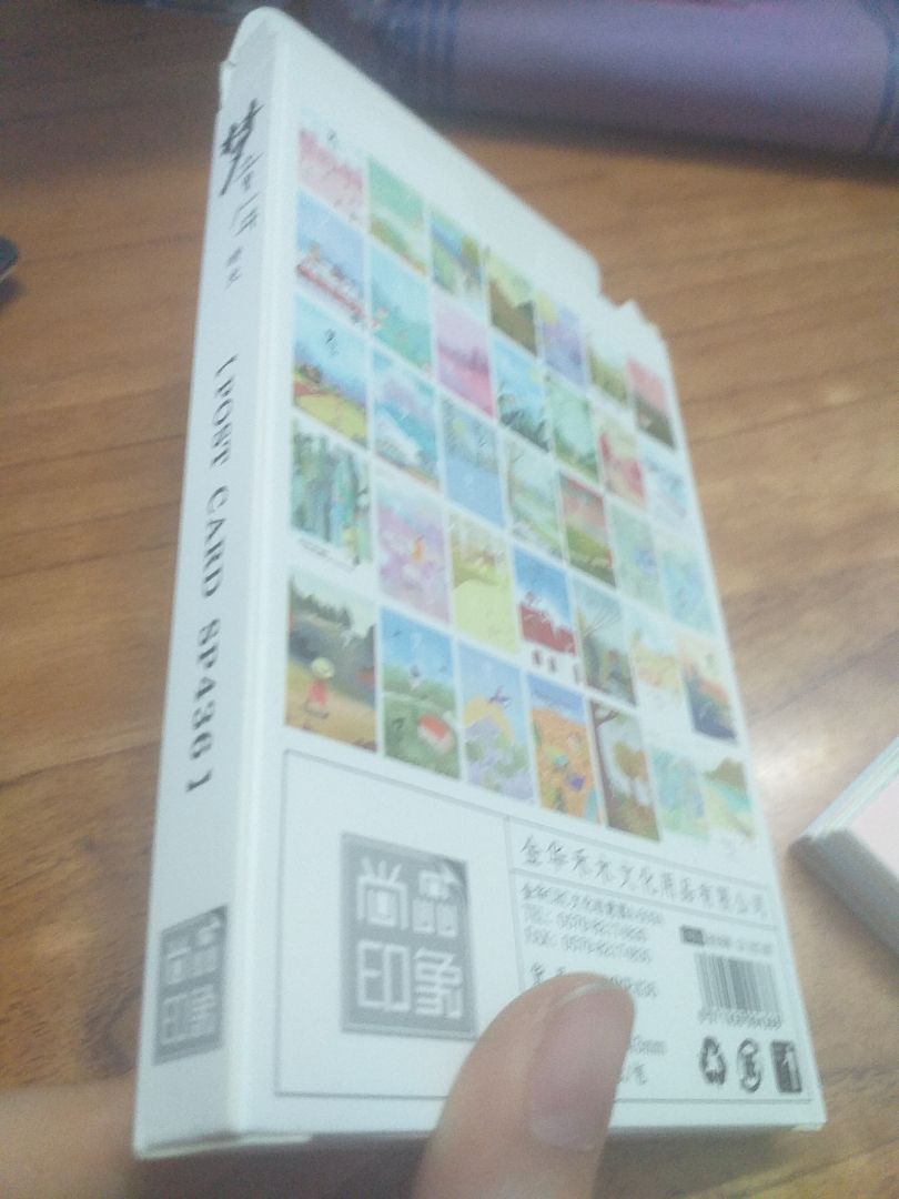 Màu nhạt và đẹp như trong ảnh. Không ý kiến. Mình thích lắm luôn. Mọi người có thể mua nếu muốn. Chỉ tiếc phí ship mắc thôi.