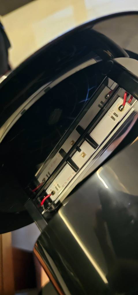 Tạm ổn, đèn không sáng quá nên muỗi không vào nhiều. Vẫn phải mệt mỏi, vấn đề xử lý muỗi không được hiêuh quả