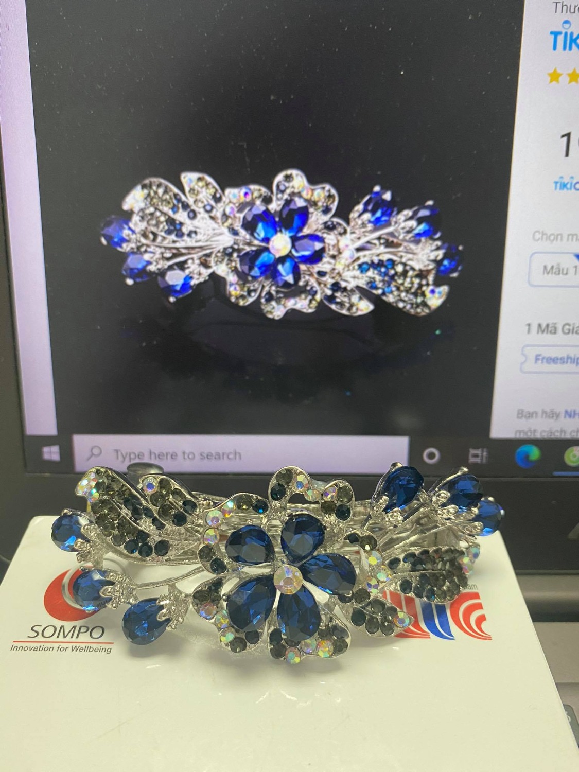 Đá không sáng, các viên đá rời rạc, màu những viên đá nhỏ cũng sai.
Kết cấu đúng nhưng chất lượng lại kém xa như mô tả.