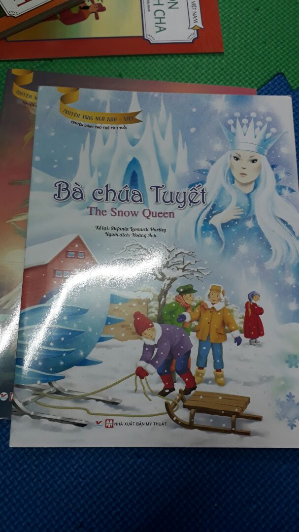 truyện này mình đã đọc từ rất lâu nay mua lại cho con mình đọc , truyện hay, hình vẽ đẹp, là truyện song ngữ nên rất thích hợp cho các bé tập tành đọc tiếng Anh.