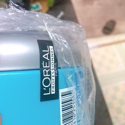 Sản phẩm bên ngoài đóng gói rất cẩn thận nhưng tại sao Tem lại bị cắt
Này là dùng dao rạch nhưng rõ ràng tem hk còn nguyên vẹn. 
Lý do là vì sao ạ?
Tôi rất nghi ngại về chất lượng hàng bên trong. 
Mong đc phản hồi sớm nhất có thể.