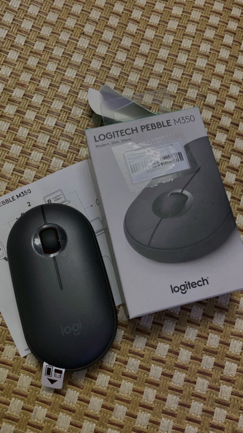 Chuột hơi nhỏ so vs tay mình. Mới dùng thì chưa quen lắm. Bù lại click êm, k ồn, lướt cũng ổn. Nhưng k rõ sao thỉnh thoảng vài lúc cảm giác di chuột hơi lag.