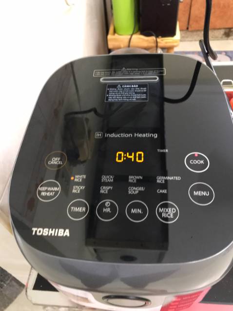 Máy rất đẹp, sáng bóng. Lòng nồi dầy nặng, nấu cơm ngon. Nhiều chương trình nấu, dể đièu khiển.