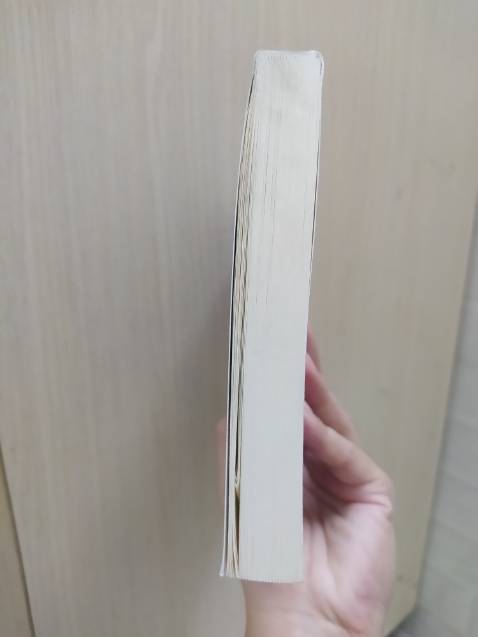 Giao nhanh, sách bị gấp 1 số trang và góc sách bị tróc.