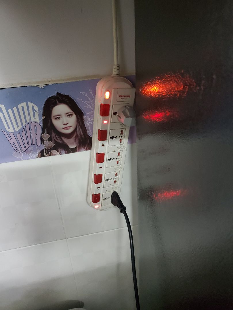 nhà mình chỉ xài ổ điện dạng này dây to nhìn rất chắc chắn, có từng nút bật, xài an toàn mình rất thíc