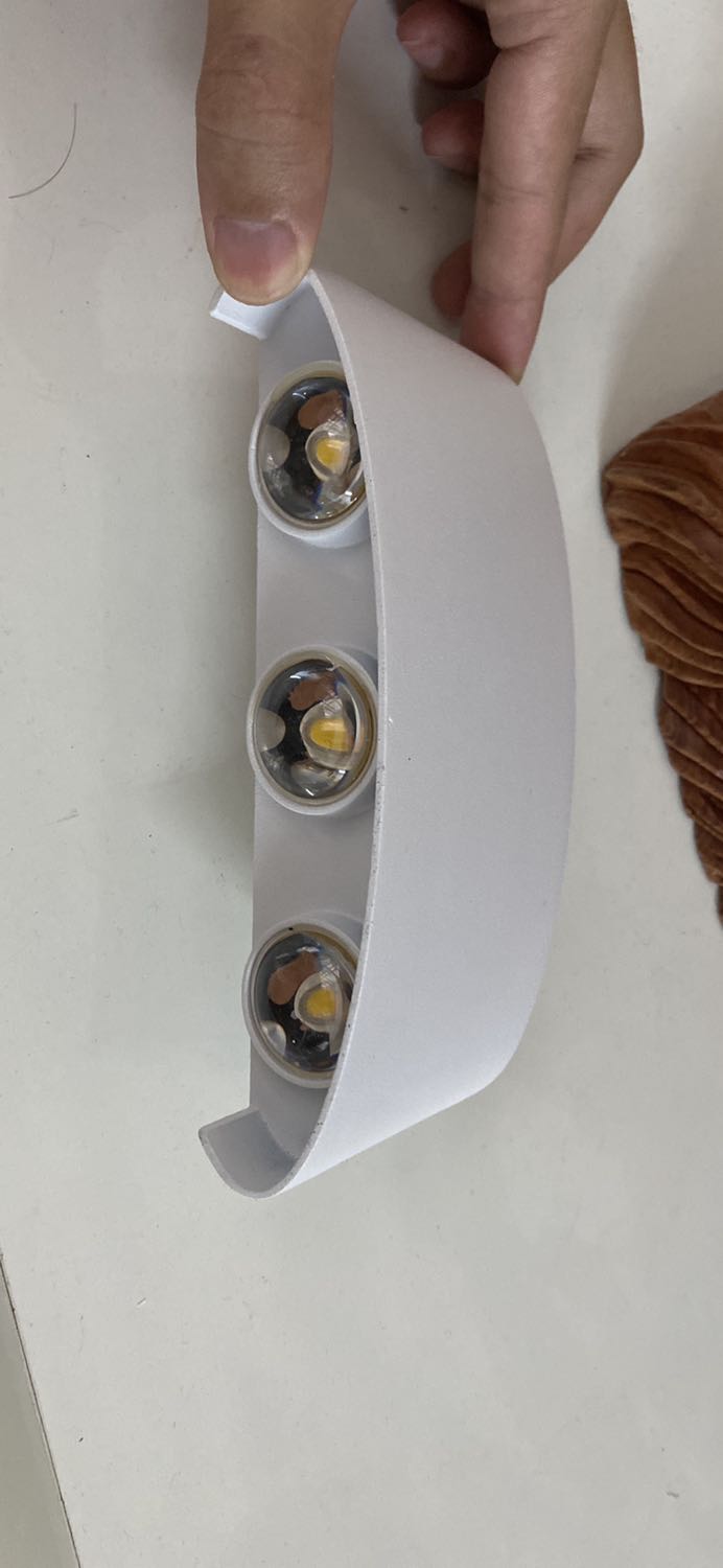 Mua màu đen 8 vệt. Giao màu trắng 6 vệt.