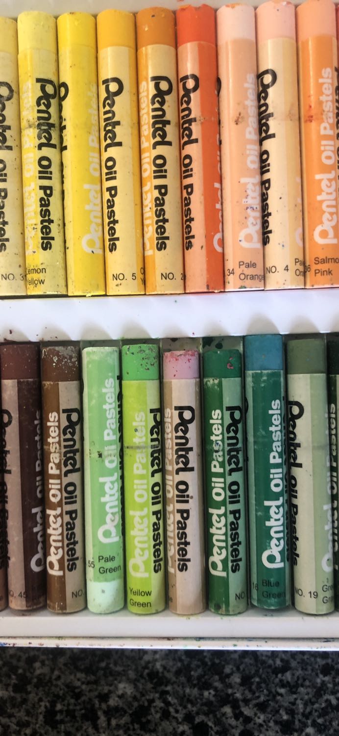 Sản phẩm có nhiều lỗi để khiến mình đánh giá rằng đây không phải là sản phẩm chính hãng hoặc chưa qua sử dụng
1. Thiếu 1 màu trong bộ.
2. Màu tèm lem rất bẩn ra bao bì trắng, màu không được xếp theo đúng thứ tự đầu trên dưới.
3. Có những màu ngắn hơn hẳn, đầu có vết như đã được sử dụng. 

Mong Tiki xem xét lại nhà bán. 
Các bạn khách khác cân nhắc kỹ trước khi mua.