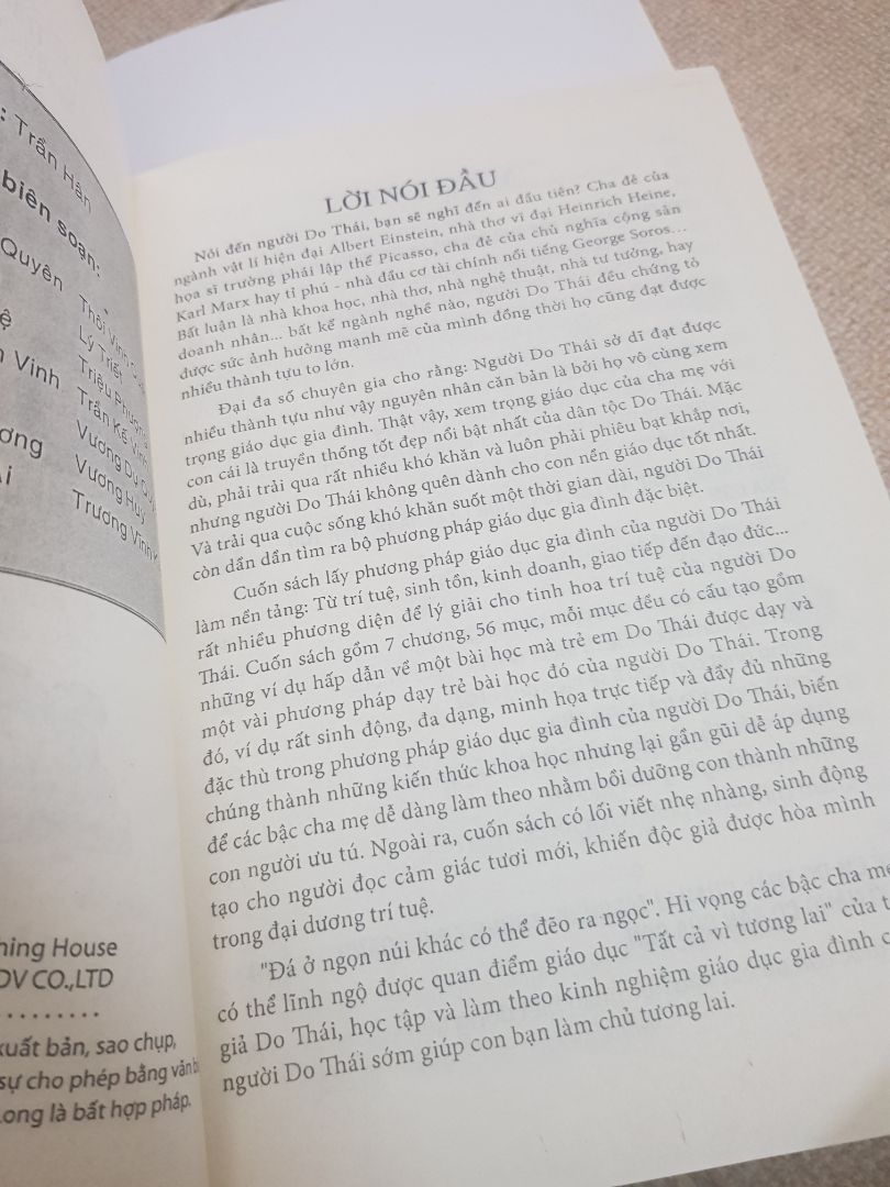 Bìa đẹp, nhưng so với các cuốn sách mình từng mua thì cuốn này giấy in không đẹp lắm.