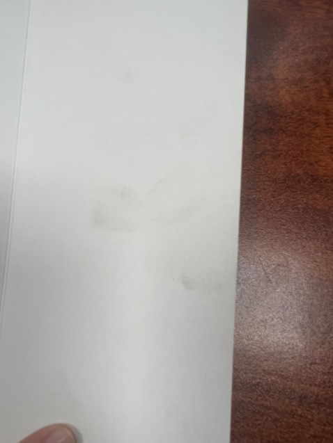 Mình mua sách trên tiki rất nhiều rồi và khá hài lòng 
Tuy nhiên lần này sách giao k có bóng kính, sách có nếp gấp như kiểu đã bị đọc, bên trong sách thì bị bẩn, ngoài ra hộp đóng sách còn có 1 chiếc túi nilon bị vo viên như kiểu giao cho ai đó bóc rồi 
Nói chung rất tệ