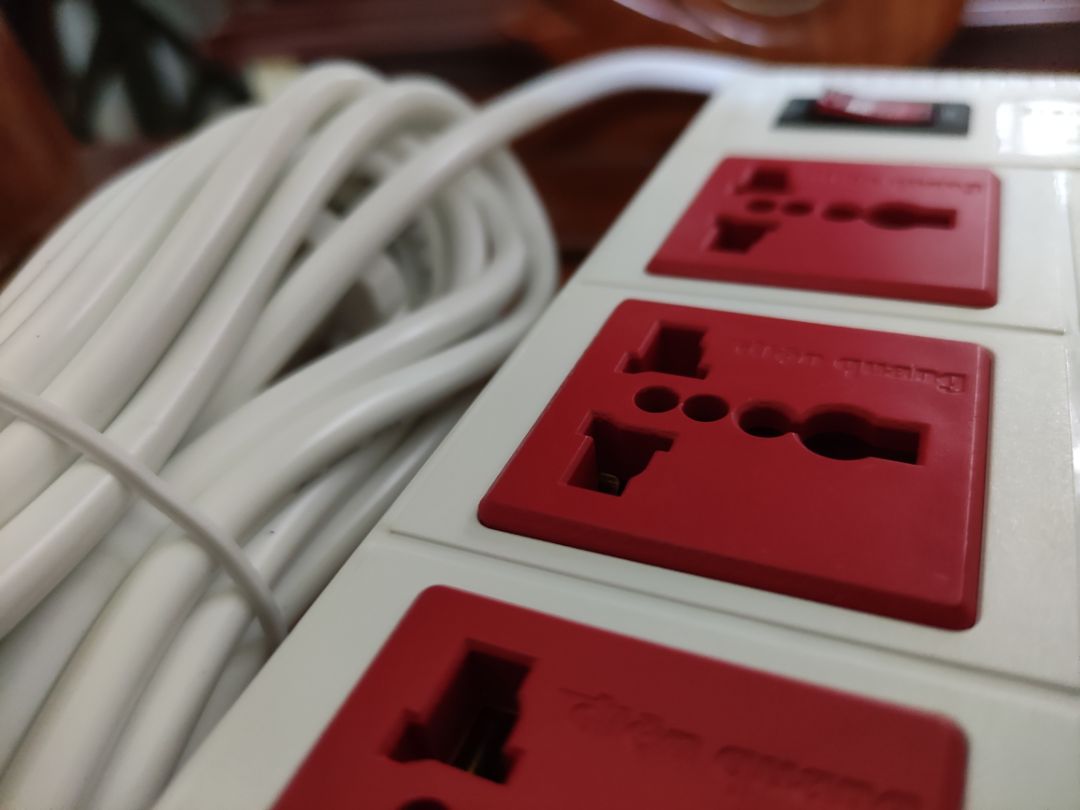 ổ cắm hoàn thiện tốt, dây chắc chắn và các khe cắm rất thoải mái không lỏng lẻo cũng k chặt cứng.