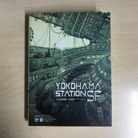 Mình đặt nhiều cuốn có một cuốn có móc khoá kèm nhưng đóng gói lại để cuốn đó ở giữa nên cấn luôn cuốn này bìa bị hằn dấu mất rồi 😢