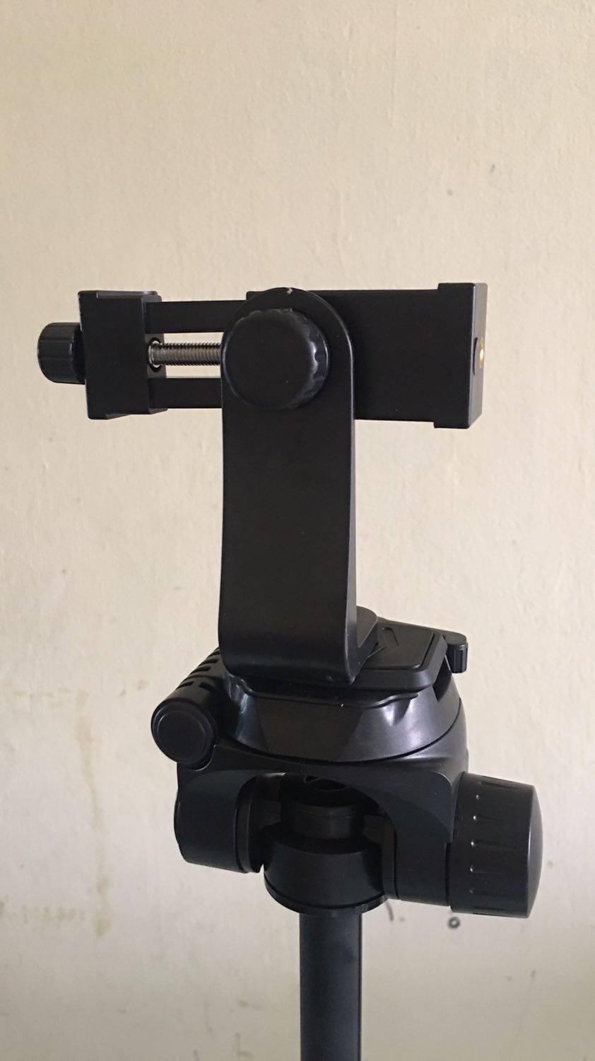 Mua tripod 3520 không có kẹp điện thoại, mua kèm loại kẹp xoay 360 độ nữa hết 260k. Cả hai sp đều rất ưng ý. Tripod rất đẹp, chắc chắn và xịn xò.
