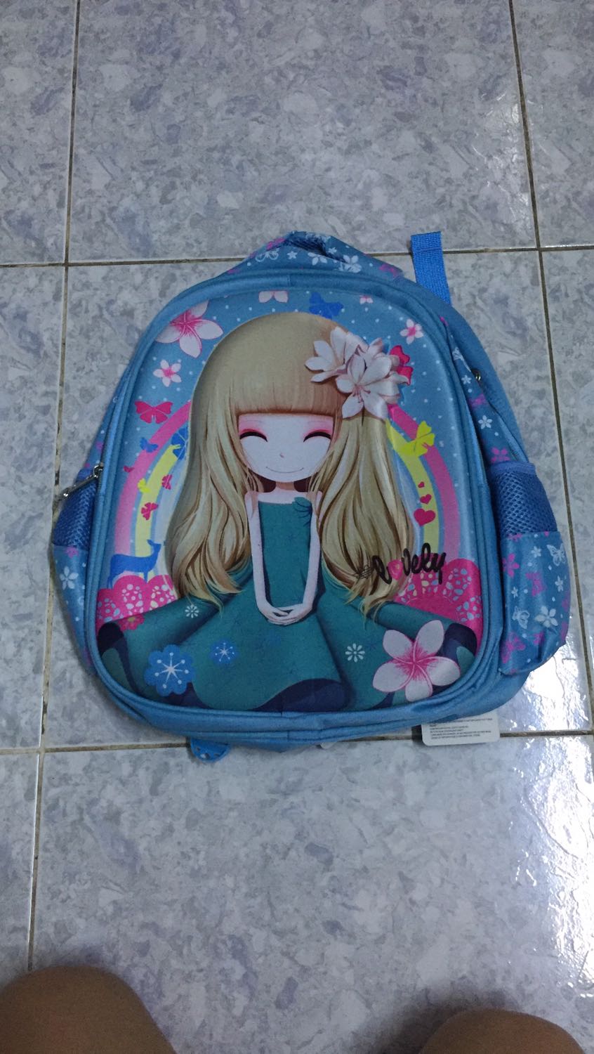 Tôi đặt mua cặp cỡ lớn, mà Tiki giao cho tôi cỡ nhỏ. Con tôi học lớp 4 rồi mà gởi cái cặp như cho hs lớp 1