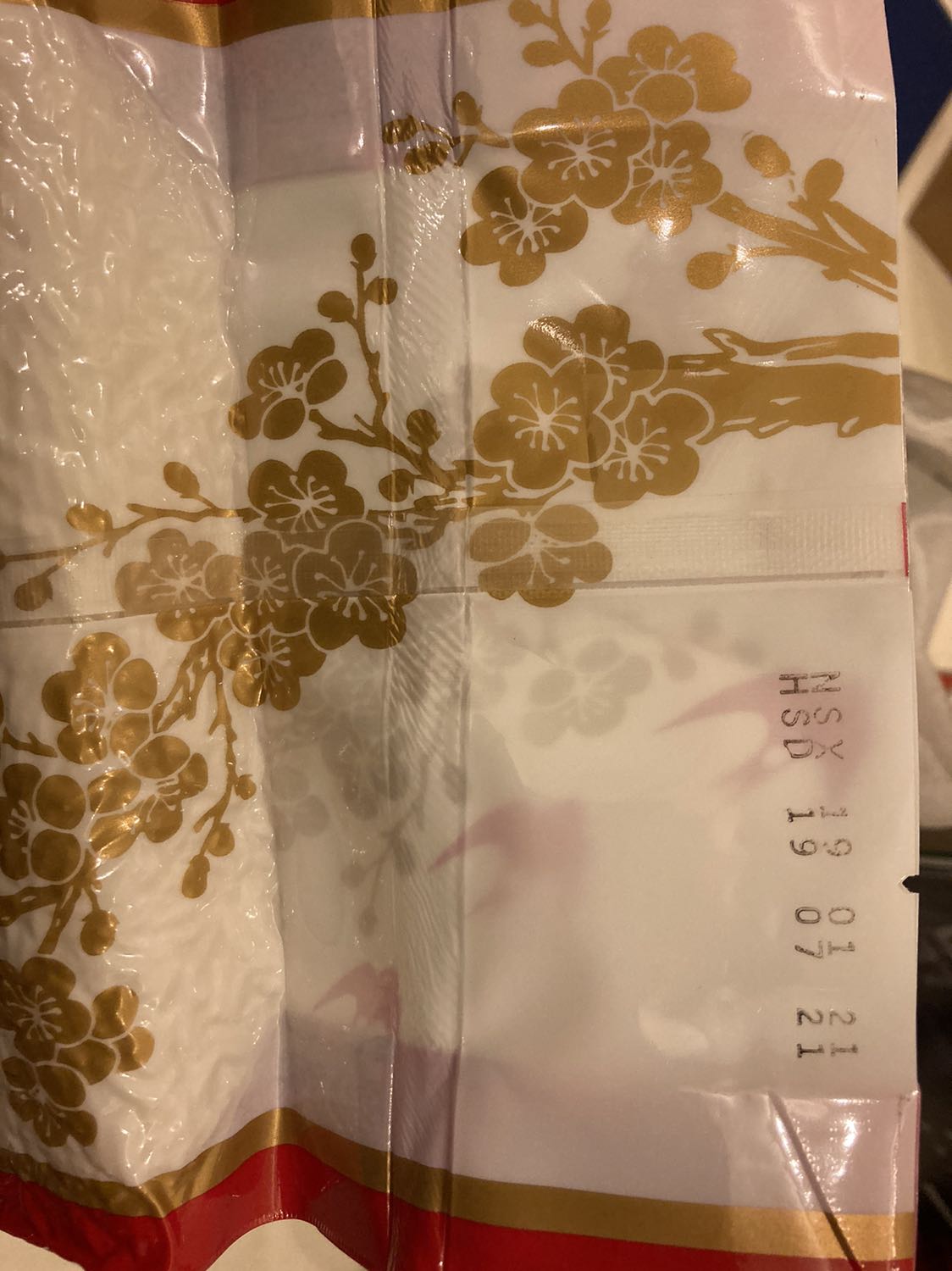 Giao hàng siêu nhanh. Mới order tối hqua sáng ra đã giao đến rồi. Chất lượng thì khỏi phải chê rồi. Đúng nhãn hiệu xịn xò và bao bì đóng gói hút chân không rất gọn gàng. Vote 10 sao cho shop nhé. Ăn hết lại mua tiếp nhe! ☺️