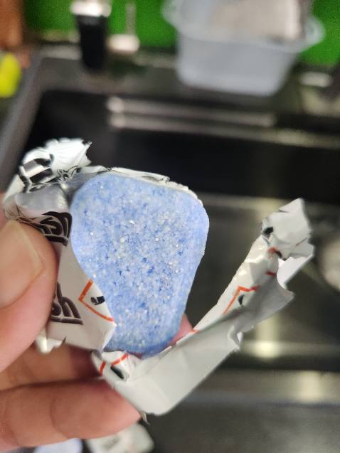 Viên rửa bát bị ẩm mốc, bể