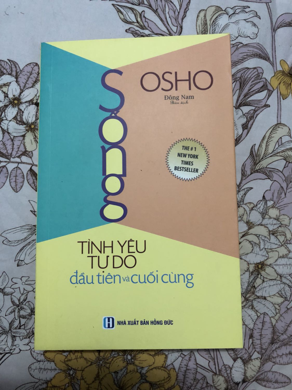 Nội dung và hình thức tuyệt vời trừ việc mình mua 2 quyển của 2 nhà xuất bản khác nhau, 2 người dịch khác nhau, cùng tác giả và cũng cùng 1 nội dung nốt. Mọi người mua sau nhớ lưu ý kẻo mua nhầm nhé. Nội dung và hình thức tuyệt vời trừ việc mình mua 2 quyển của 2 nhà xuất bản khác nhau, 2 người dịch khác nhau, cùng tác giả và cũng cùng 1 nội dung nốt. Mọi người mua sau nhớ lưu ý kẻo mua nhầm nhé.