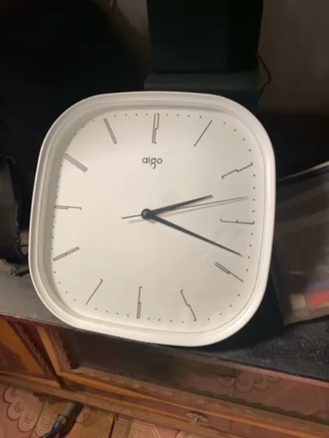 Đồng hồ về lắp vô không xài được kim giây bị kẹt lại chỗ kim phút đề nghị đổi trả sản phẩm ah