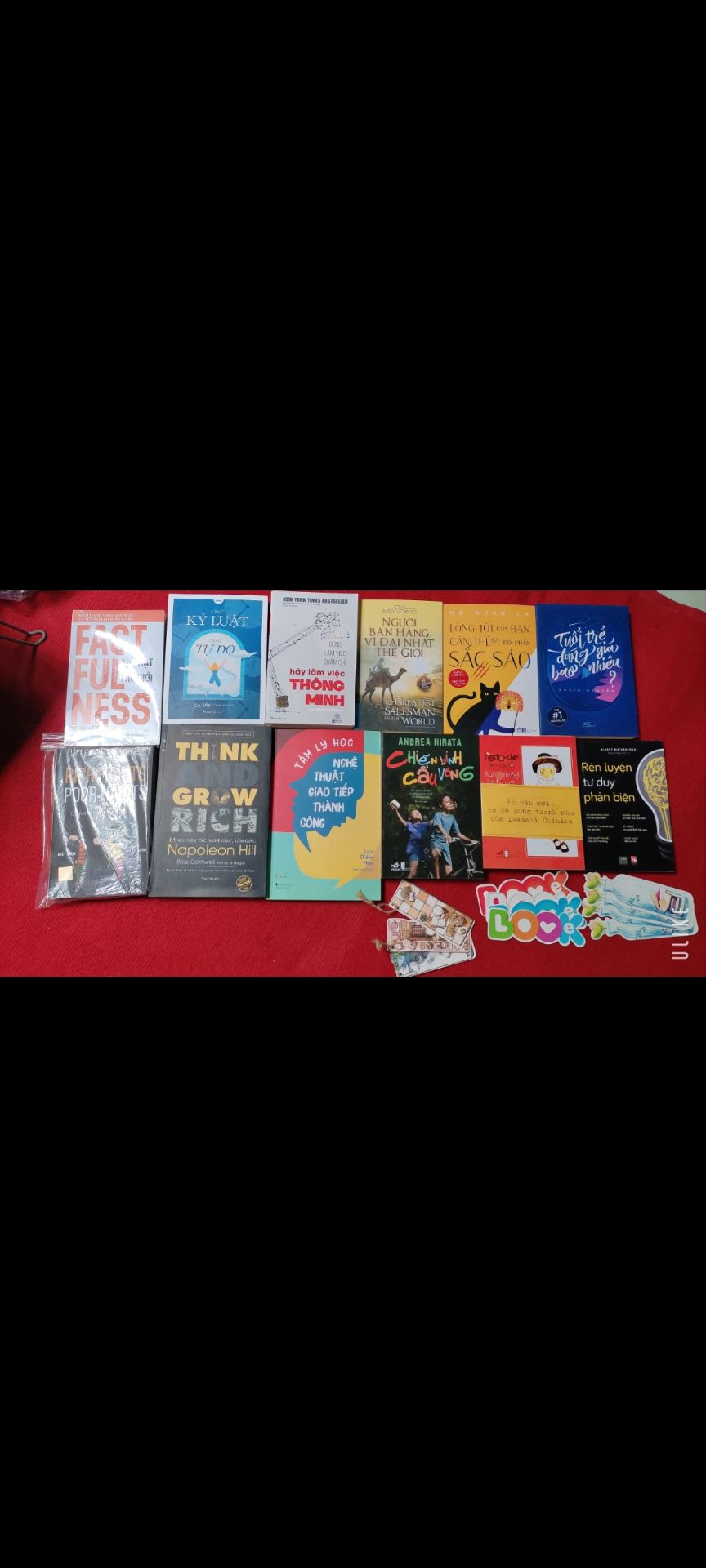mua nhiều đc tặng Flashcard với bao lì xì, Đã đọc hơn nửa cuốn và thấy nội dung rất hay ,dễ thương ,nc nội dung ổn lắm, bìa với giấy ok.Nhưng có vài cuốn không còn tem bọc sách mới nên xước qtqđ như để cũ lâu lắm  r ( nhưng giá cả sale nên ko đòi hỏi nhiều, bn nào quý sách như vàng thì nên cân nhắc) , điểm trừ là đóng gói qúa tệ ,lúc nhận cái kiện hàng mà hết hồn ,nó te tua móp méo bong keo gần như sắp rơi sách ra ngoài r!! khách hàng bỏ tiền ra mua sách chứ ko phải xin ạ nên mong shop cân nhắc cẩn thận khi đóng gói vì mình đọc thấy nhiều bạn nhắc shop vđề này r mong shop cải thiện. Mong shop thông cảm cho mấy lời góp ý của mình, c.ơn shop đã đọc mua nhiều đc tặng Flashcard với bao lì xì, Đã đọc hơn nửa cuốn và thấy nội dung rất hay ,dễ thương ,nc nội dung ổn lắm, bìa với giấy ok.Nhưng có vài cuốn không còn tem bọc sách mới nên xước qtqđ như để cũ lâu lắm  r ( nhưng giá cả sale nên ko đòi hỏi nhiều, bn nào quý sách như vàng thì nên cân nhắc) , điểm trừ là đóng gói qúa tệ ,lúc nhận cái kiện hàng mà hết hồn ,nó te tua móp méo bong keo gần như sắp rơi sách ra ngoài r!! khách hàng bỏ tiền ra mua sách chứ ko phải xin ạ nên mong shop cân nhắc cẩn thận khi đóng gói vì mình đọc thấy nhiều bạn nhắc shop vđề này r mong shop cải thiện. Mong shop thông cảm cho mấy lời góp ý của mình, c.ơn shop đã đọc