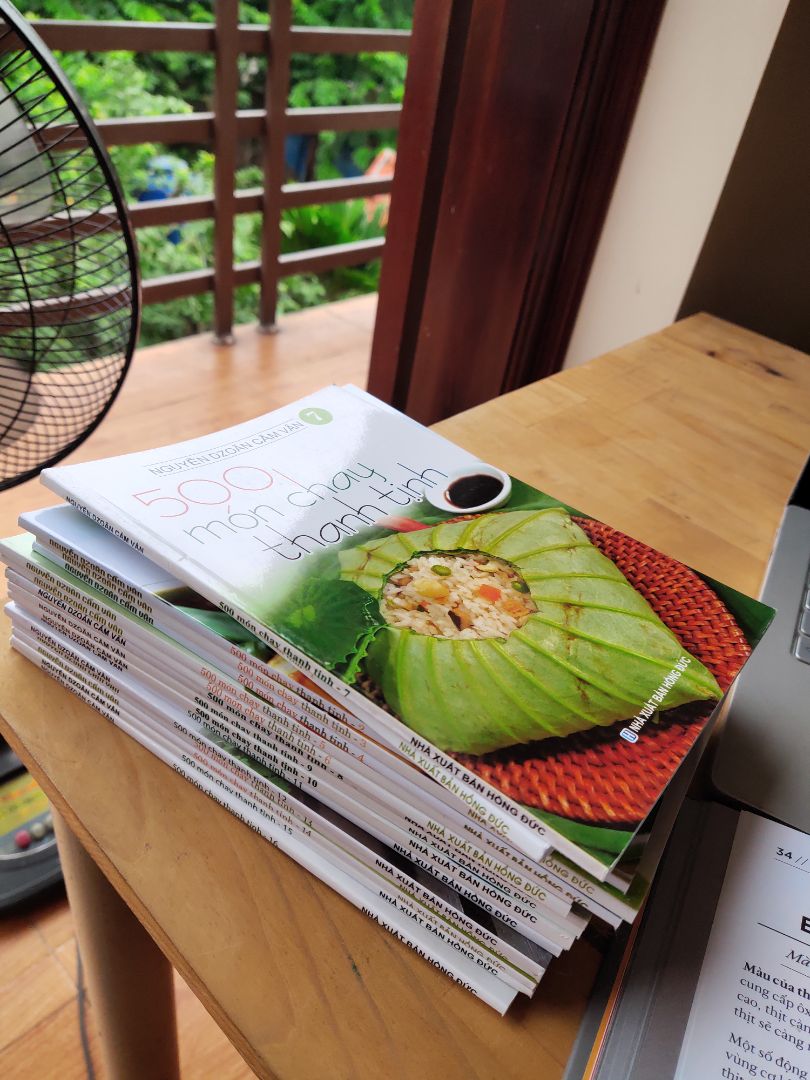 Sách viết sơ sài. thiếu chỉ dẫn định lượng gia vị. cách nấu. hướng dẫn chung chung ko nên mua.và giá sách khá cao so với các sách khác. 63 trang nhưng 30 trang có chữ 30 trang là ảnh to chà bá. cho 5 sao vì nhà sách phục vụ tốt còn sách thì 1 sao.