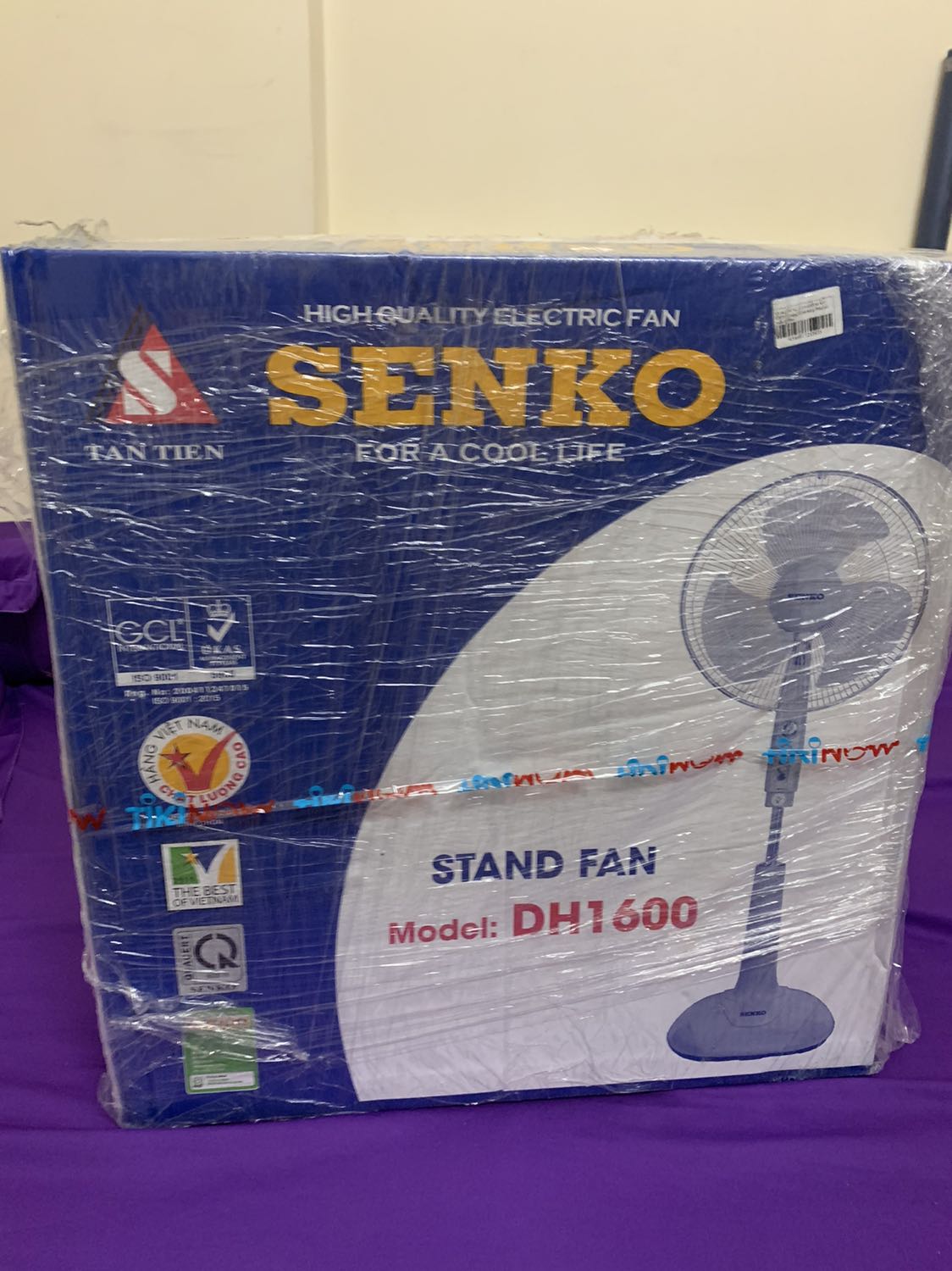 Giao hàng nhanh, quay mạnh, số nhỏ nhất bằng số lớn nhất của các loại quạt khác. Trọng lượng rất nhẹ nhưng không bị ồn ở chân quạt. Mua giá khuyến mãi cực rẻ, rẻ hơn nhiều so với ***