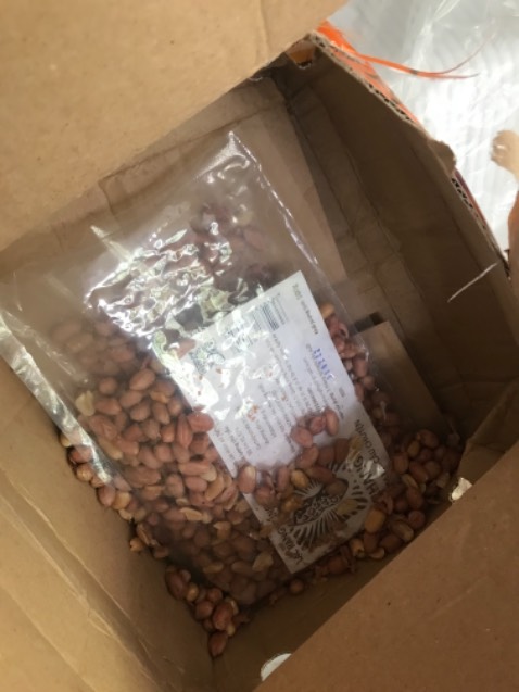 Mua 3 gói thì 1 gói bị vầy. ỉu xìu bỏ luôn. Vị húng lìu rất nhạt ko ngon chút nào.