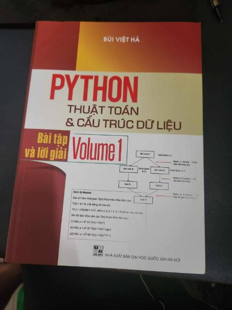 Đánh giá tiki : 0.5/5 giao hàng trễ hẹn, bài ca "thông cảm và xin lỗi", bỏ tiền ra mua mà cứ phải bỏ công ra theo dõi đơn hàng, thúc đẩy đơn hàng, chả biết ai cũng cấp dịch vụ cho ai luôn. Chốt 1 chữ Tệ. Thầy Hà sắp ra Volume 2 tôi sẽ mua nhưng ở nền tảng bán hàng khác, ngán cách làm việc của Tiki.

Đánh giá sách: 4/5, sách hướng đến đối tượng là học sinh nên thầy viết rất tường minh dễ hiểu. Muốn xem chi tiết mục lục hay hỏi thêm thì *** có 1 group riêng các bạn có thể search gg là ra.