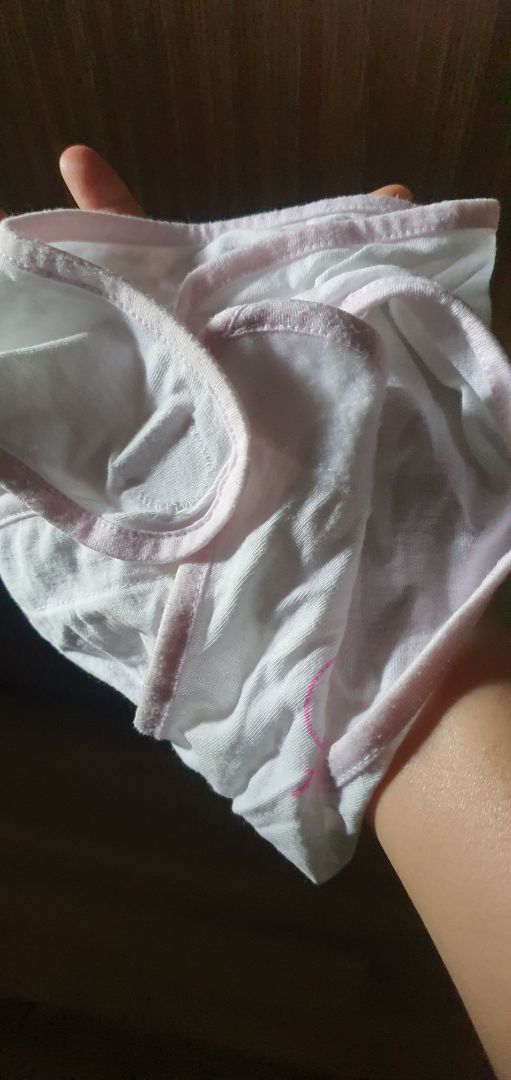 Mình đã sử dụng tã này từ lúc bé dc 1 tháng, dù giặt bằng máy giặt nhưng vẫn ko bị rách hay tước chỉ...Dùng tã này cho bé đi học luôn đến nay bé gần 2 tuổi, thoáng mát và hạn chế việc hăm tã cho bé