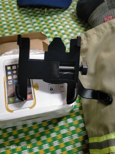 Nhìn khá chắc chắn, khá đẹp nhưng ko thấy có lục giác để xiết ốc ko biết là ko có hay giao thiếu nữa .4*