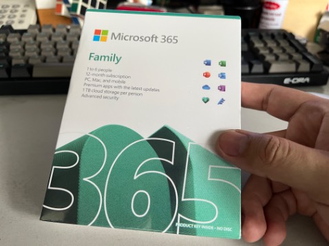 Hàng giao sớm hơn 1 ngày, nguyên seal, bao bì của Microsoft thì xịn xò rùi. Mình và các bạn mình vẫn tin dùng Microsoft 365 Family liên tục mấy năm rồi mà chưa ai hủy, cực kỳ tiện lợi nếu bạn là người hay di chuyển và dùng nhiều thiết bị 😁