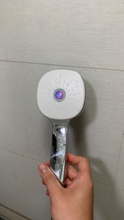 Chất liệu tốt, áp lực nước mạnh và đều. Lắp chắc chắn. Do lỗi của Tiki nên đặt nhầm 2 vòi nhưng shop hỗ trợ và tư vấn rất nhiệt tình. Mình ship trả lại 1 vòi và shop hoàn tiền cho mình ngay lập tức. Sẽ ủng hộ shop vì thái độ làm việc chuyên nghiệp và nhiệt tình này.