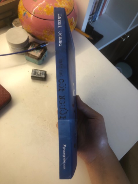 Giá rẻ, gáy sách hơi nhăn chút nhưng tựu chung là ổn