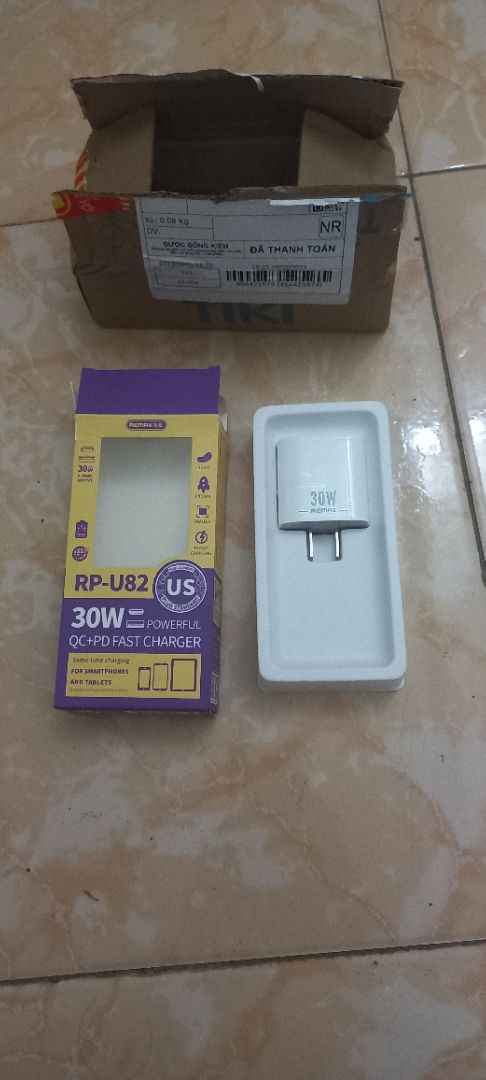 Giao nhanh ko tưởng khui hộp tét ngay nhận sạc nhanh hàng chuẩn mọi người yên tâm mua dùng nhé