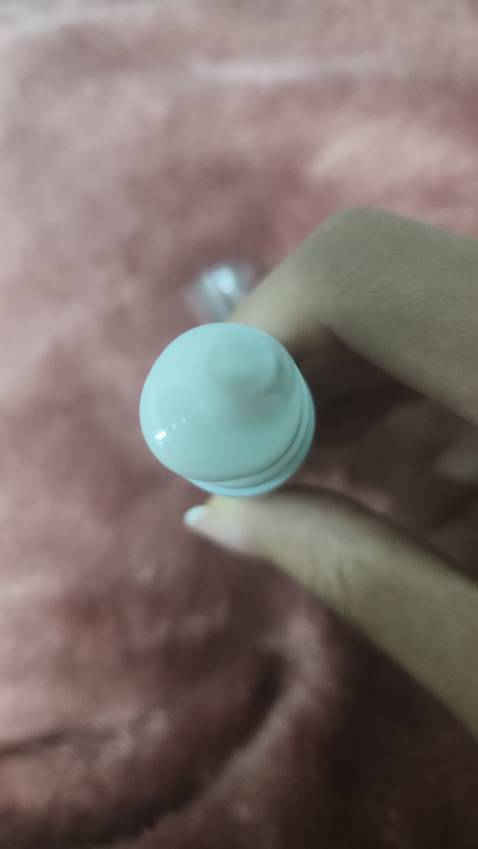 Thiết kế khó dùng. 
Serum bị nghẹt trong thân ống, không bơm ra được. Thiết kế khó dùng. 
Serum bị nghẹt trong thân ống, không bơm ra được.