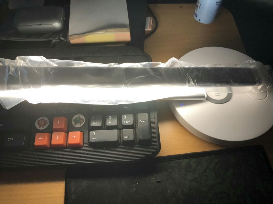 Mới sử dụng dược vài ngày thấy khá ưng
- Hỗ trợ sạc không dây cho điện thoại Qi 
- Thiết kế gập lại vs 2 trục tiện lợi 
- 2 lựa chọn đèn: trắng và vàng 
- chế độ hẹn giờ 
Mình mới trải nghiệm đc các tính năng trên còn chất lượng ntn thì sử dụng thêm mới bik đc 
Chung quy hài lòng về sp