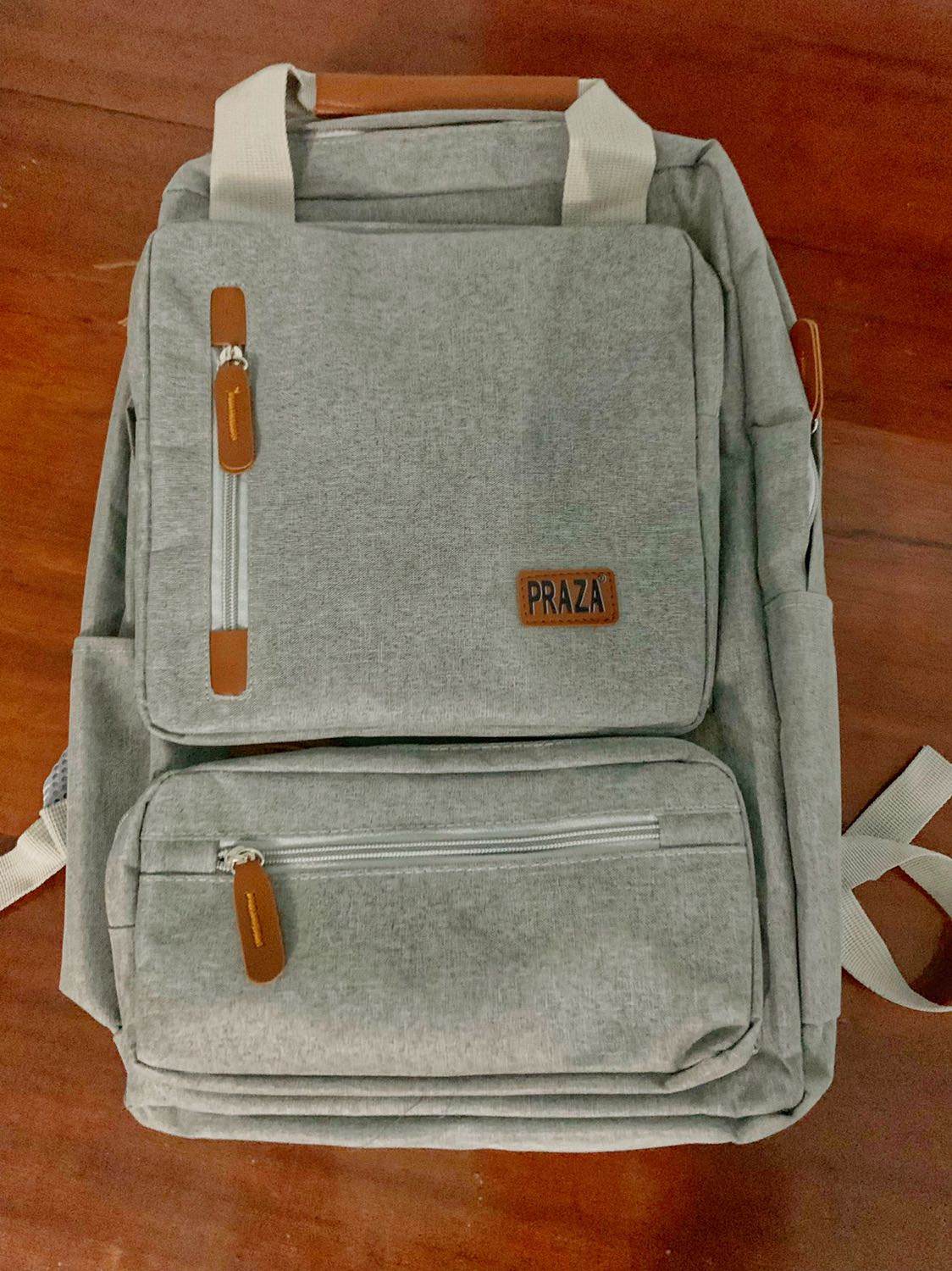 Ba lo đẹp, tuy nhiên phần gia cố chỗ tam giác, cảm giác ko chắc chắn lắm nên may thêm gia cố, khi mang vật nặng và sóc sẽ ko bền. Với giá tiền thì đánh giá cao.