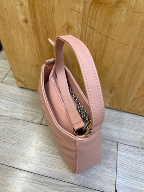 Sp đẹp chất liệu tốt form chuẩn màu xinh qá tr nên mn có thể mua nha oce lắm á 🥰