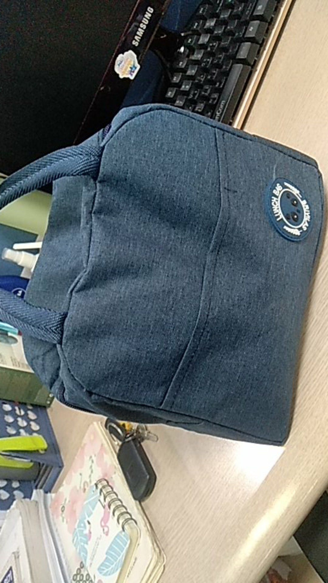 Túi dày mà đẹp . Sẽ mua thêm cho bạn mình, mang lên công ty ai cũng bảo đẹp, k uổng tiền. Chất lượng oke nhá mọi người ạ