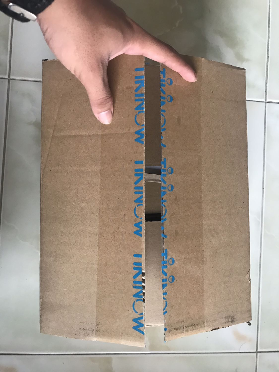 Đặt hàng shop báo dự kiến tận 5 ngày mà 2 ngày giao rồi, hàng đóng gói đẹp, kĩ, gọn gàng, nói chung là hài lòng!