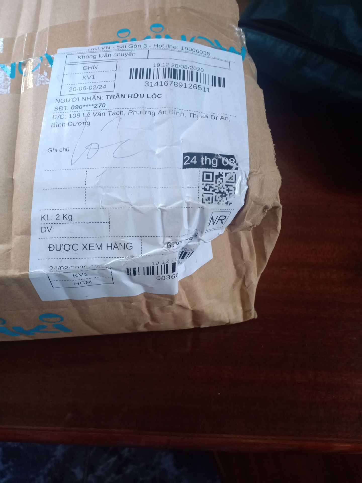 Thất vọng với việc đóng gói và giao nhận của Tiki cũng như sản phẩm bên trong. Hộp carton rách toạc đến mưc một con mèo có thể chui vào. Sách quăng góc, rách bìa