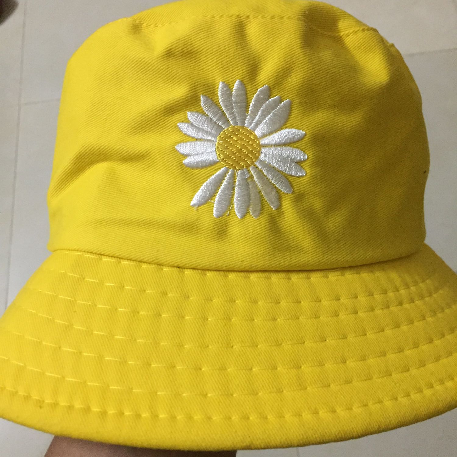 Sản phẩm màu sắc đẹp, nhưng mình đội hơi chật và chất liệu thì bình thường.
Tiki giao hàng nhanh, dịch vụ tốt!!!