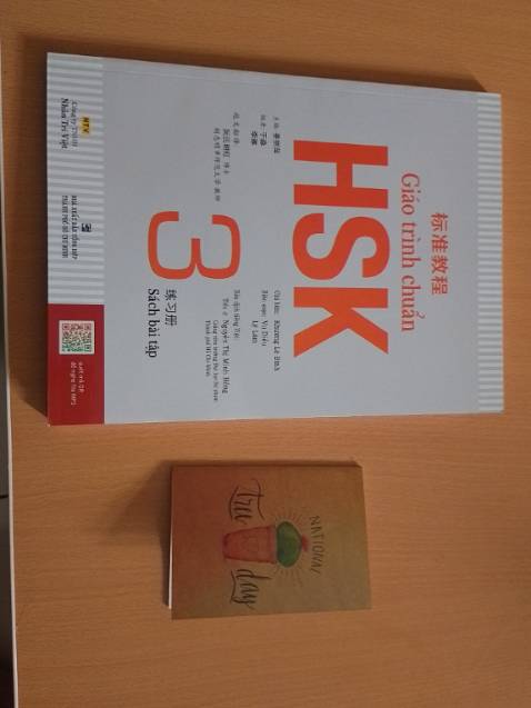 Đầu tiên là tôi khá là buồn vì đóng hộp ko cẩn thận, ko được dán kĩ càng. Tuy vậy chất lượng sách rất tốt, file âm thanh cũng vào được oke. Giáo hàng cũng đúng lúc... Cảm ơn shop Đầu tiên là tôi khá là buồn vì đóng hộp ko cẩn thận, ko được dán kĩ càng. Tuy vậy chất lượng sách rất tốt, file âm thanh cũng vào được oke. Giáo hàng cũng đúng lúc... Cảm ơn shop