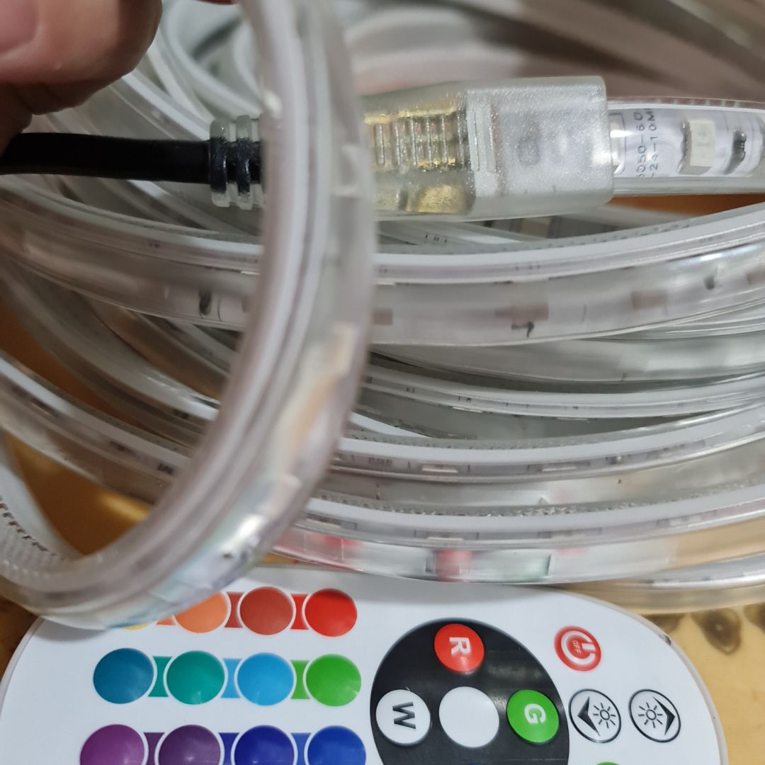 Đèn quá đẹp, nhìn siêu chắc chắn và bền, có điều khiển chọn được nhiều màu. Giá hợp lý. Lần sau sẽ ủng hộ.