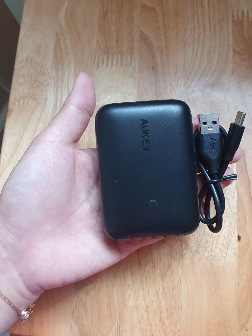 Nhỏ gọn, sạc nhanh và ổn định