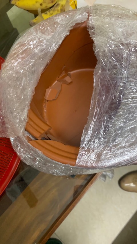 Hàng gửi bị bóp méo. Sau khi yêu cầu đổi hàng thì ship lần 2 bị vỡ nồi :((