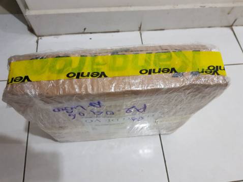 Tôi đặt mua 2 bộ (6 lõi/bộ), nhưng chỉ nhận 1 bộ. Do không nhận hàng trực tiếp từ Shipper (Ngô Thành Chung - số đt: ***. Số TK: ***), nên tôi đã chuyển số tiền 1,622,000 cho anh Trung và nhờ gửi hàng tại cổng bảo vệ chung cư. Đề nghị nhà cung cấp gửi thêm 1 bộ nữa mới đúng với số tiền tôi đã thanh toán. Xin cảm ơn.