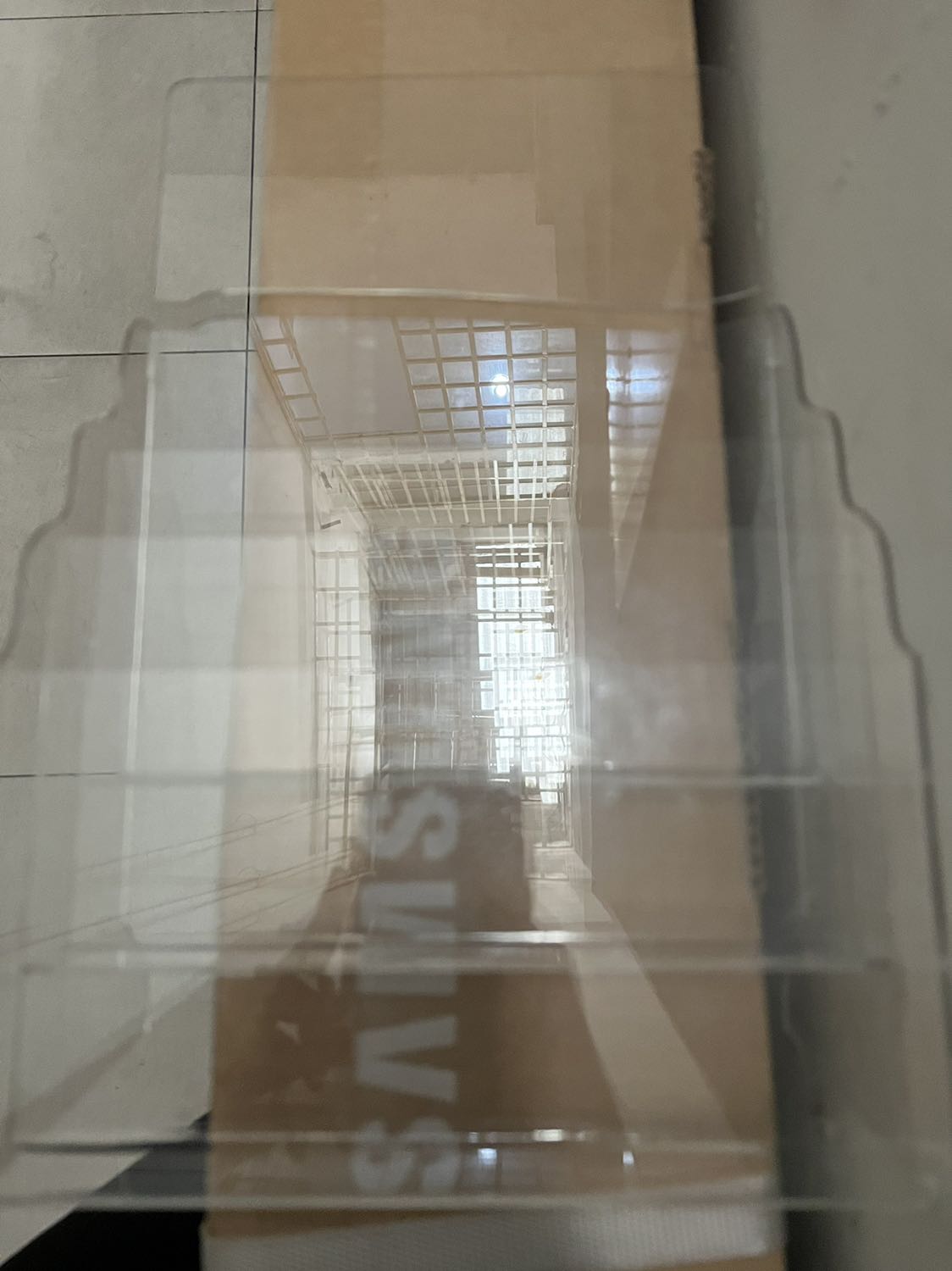 Khui thùng ra kệ bị gãy trong quá trình vận chuyển