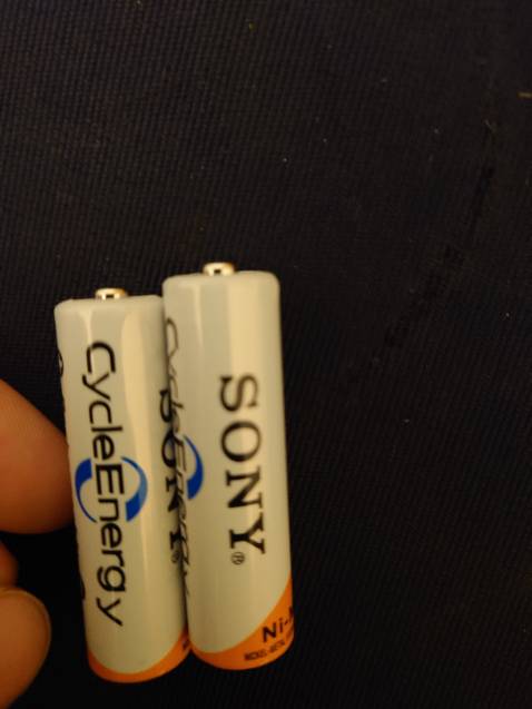 *** đảo/ hàng giả:
Sony không sản xuất pin này.
Không sản xuất tại Nhật.
Không có con dấu *** của Sony, gọi lên Sony hỏi sẽ rõ.
Dung lượng pin thực tế cao nhất nhỉ ~400mha có viên còn thấp hơn.