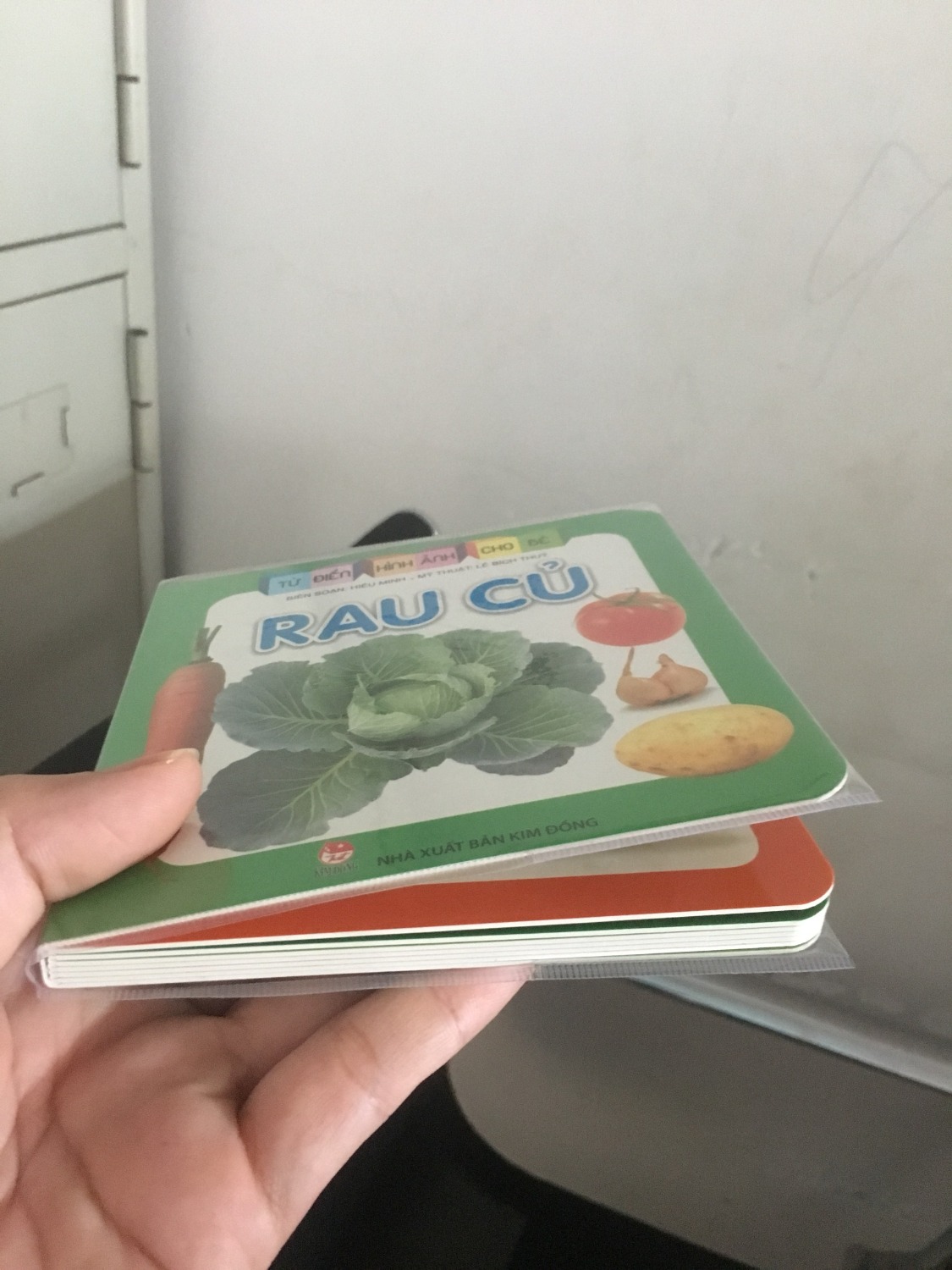 Trang sách rất dày, hình ảnh đẹp sắc nét, bé rất thích!