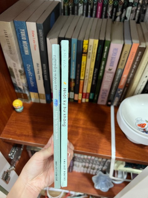 đóng gói chắc chắn đây là quyển đầu tiên mình mua của nguyễn ngọc tư thấy mng khen khá nhiều nên mua về đọc cuốn này khá mỏng thiết kế bìa áo và bìa trong đều rất đẹp giấy mềm mịn in ấn sắc nét