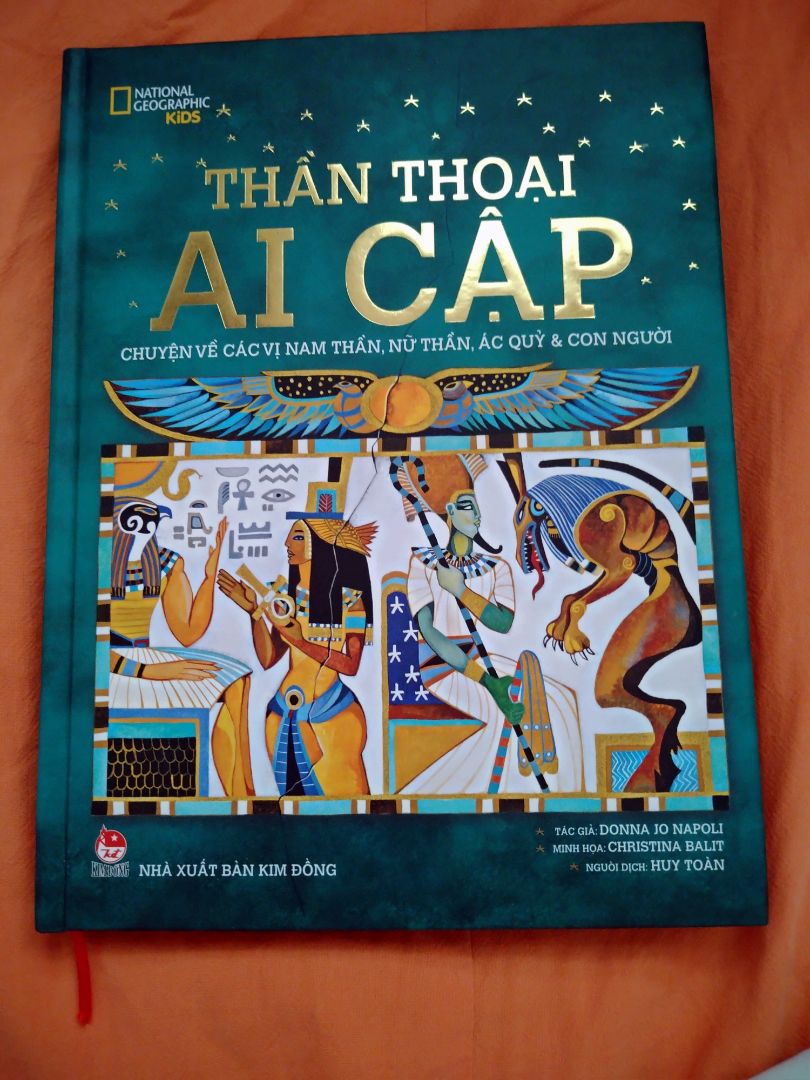 Tiki giao nhanh, sp đóng gói đẹp. Mình thấy sách này rất hay, sách đã liệt kê ngắn gọn nhất có thể những vị thần Ai Cập từ khởi nguyên và cũng mô tả khái quát đất nước và con người Ai Cập lúc bấy giờ.